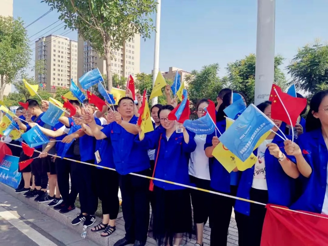 喜迎二青盛会，华鑫集团接跑火炬传递！(图5)