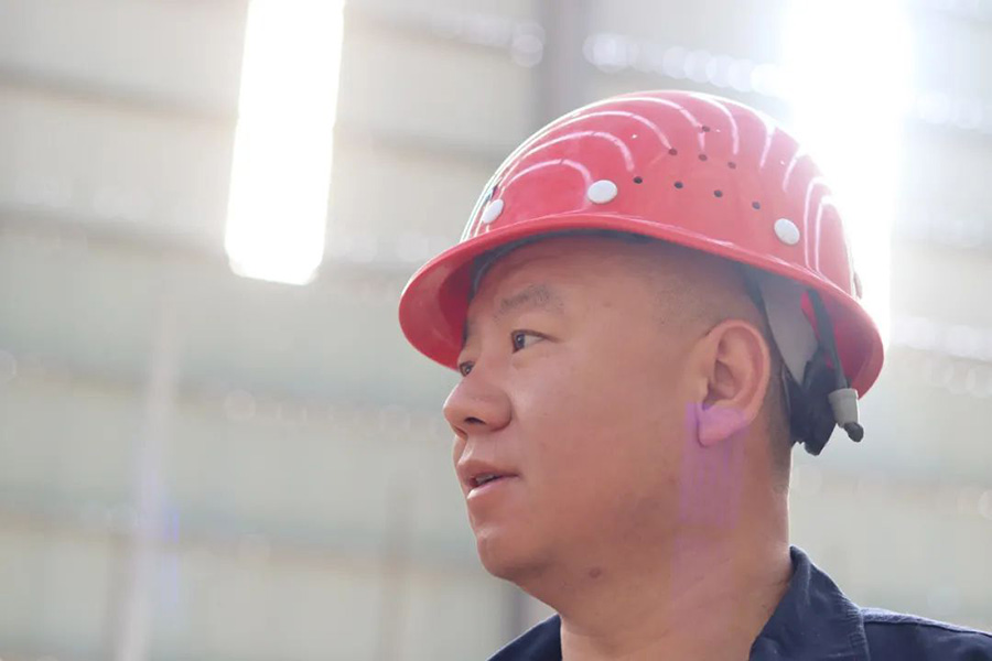 0abad114b11a4d0cbba8b06b77970a46.jpg 先锋故事 敬业模范‖兢兢业业,奋战一线——卢文龙(图1)