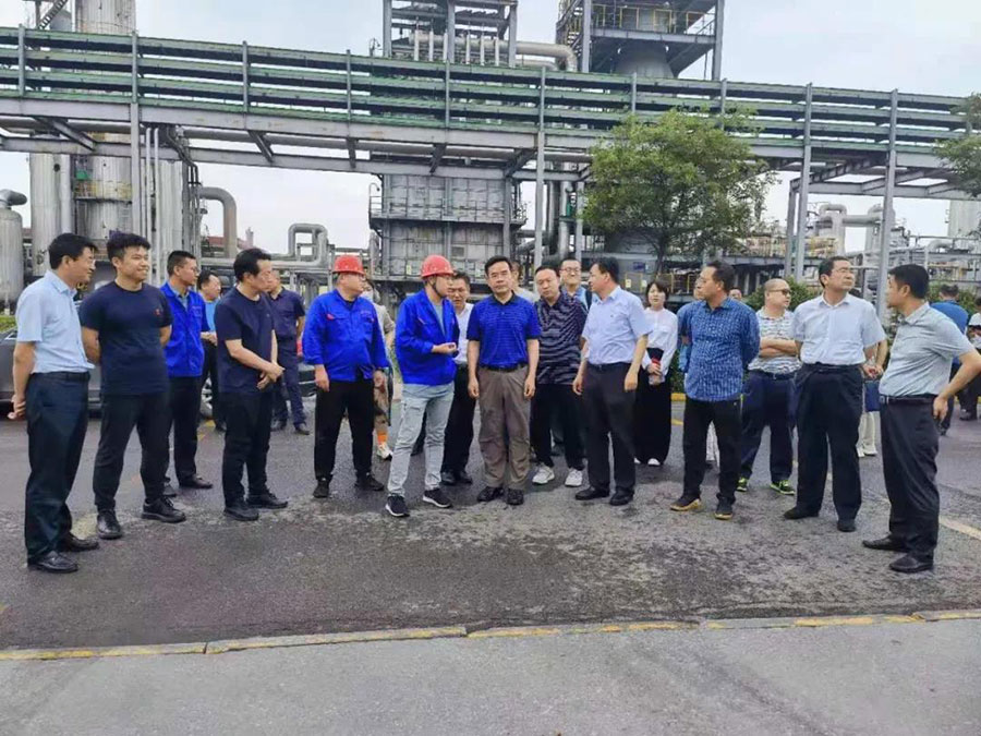 6a37f702b3524969bf0c14d31bb8d781.jpg 吕梁市委常委、市政府常务副市长任忠与对外经济贸易等大学专家组一行莅临华鑫集团考察指导(图1)