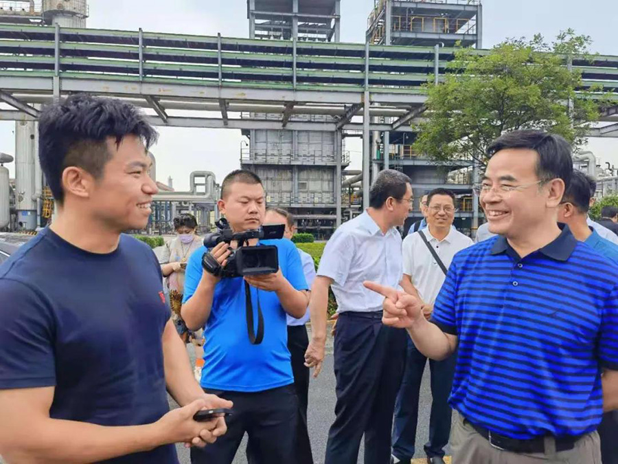 886869962afd4f3f8aa77ceb5fb8924e.jpg 吕梁市委常委、市政府常务副市长任忠与对外经济贸易等大学专家组一行莅临华鑫集团考察指导(图3)