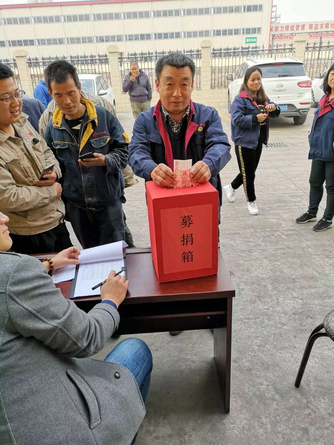 行者无疆，关怀无微不至；美善铺就，百载朝锦暮绣(图3)