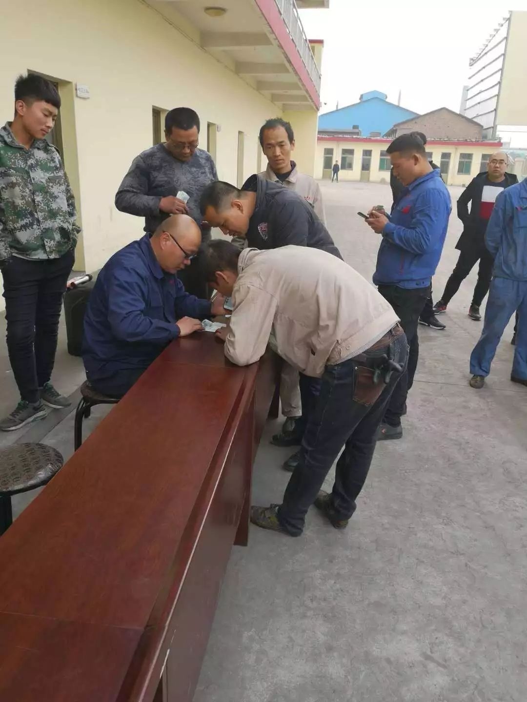 行者无疆，关怀无微不至；美善铺就，百载朝锦暮绣(图14)