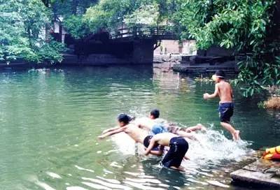 分享爱心,众享温情——华鑫集团工会开展“六一献爱心”活动(图30) 分享爱心,众享温情——华鑫集团工会开展“六一献爱心”活动(图30)