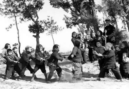 分享爱心,众享温情——华鑫集团工会开展“六一献爱心”活动(图36) 分享爱心,众享温情——华鑫集团工会开展“六一献爱心”活动(图36)