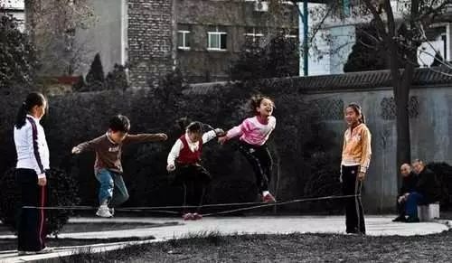 分享爱心,众享温情——华鑫集团工会开展“六一献爱心”活动(图43) 分享爱心,众享温情——华鑫集团工会开展“六一献爱心”活动(图43)