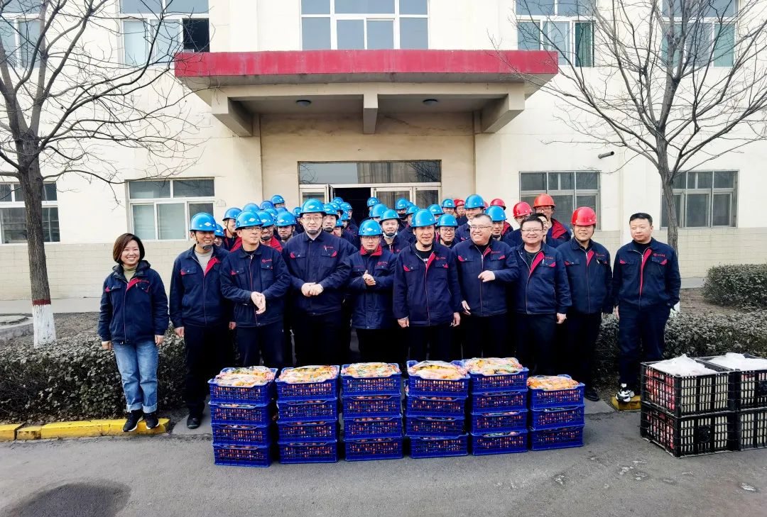 华鑫集团总经理曹刚携集团领导走访慰问春节期间坚守岗位职工(图6)