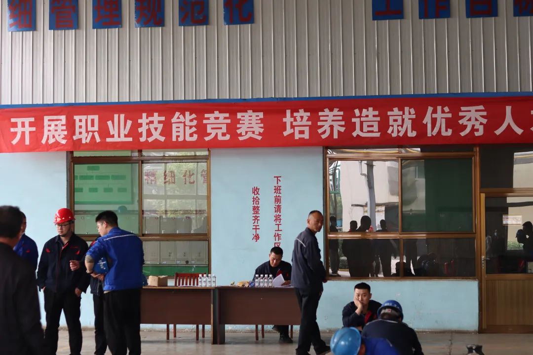 钳工1.JPG 华鑫集团2022年度技能比武正式开赛(图10)